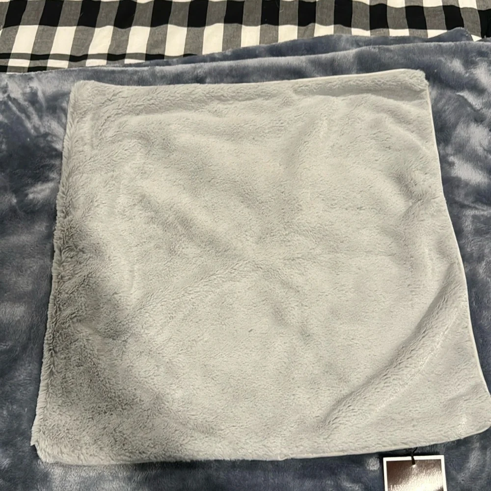 20” x 20” pillow cover